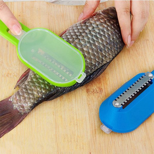 قشارة سمك بغطاء بلاستيك وايضا سلاح لتنضيف السمك من الداخل - 2